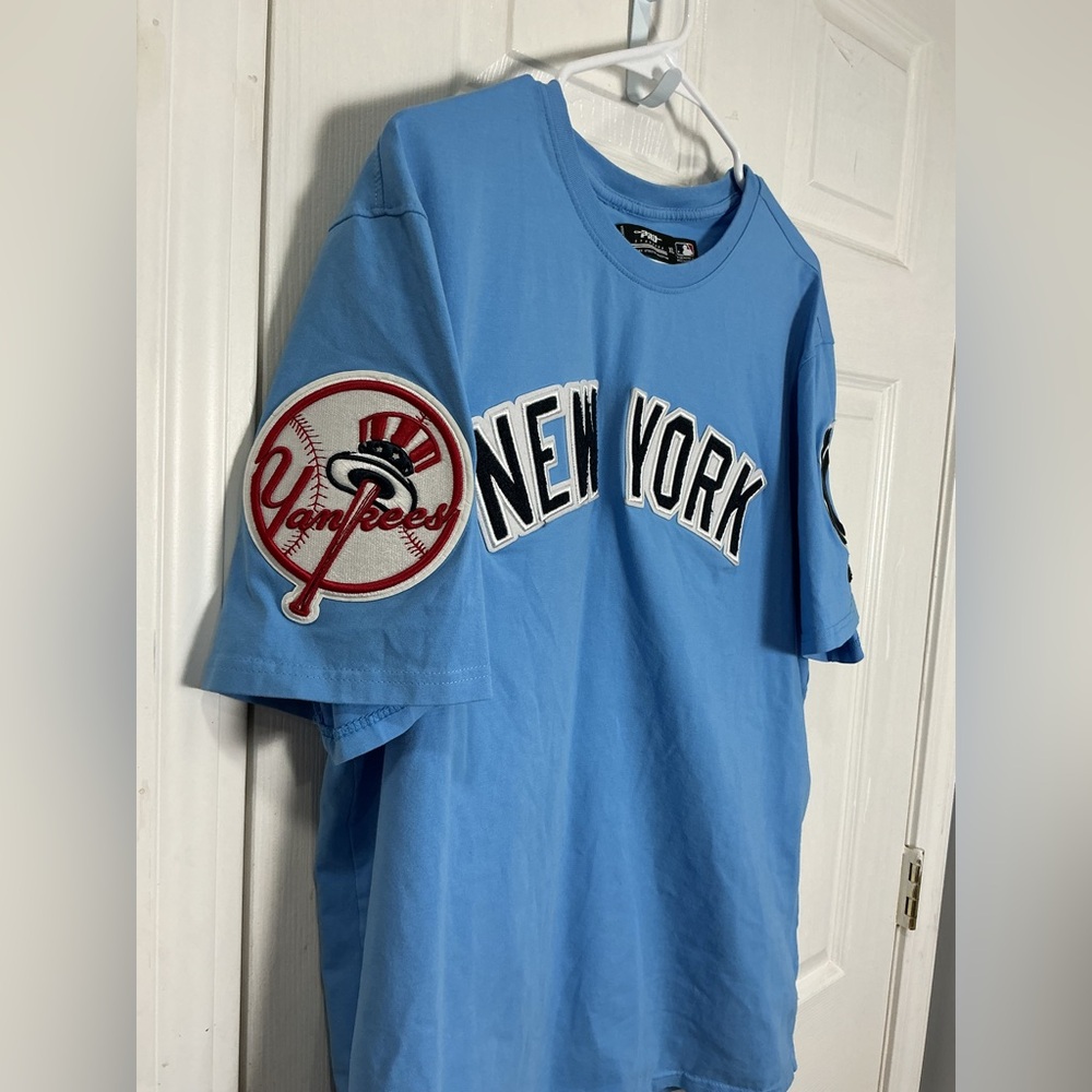 New York Graphic Blue T-Shirt - Picture 3 of 7